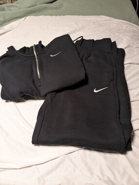 Nike Black Zip-Up Sweatshirt With Matching Sweat Pants. Size XS